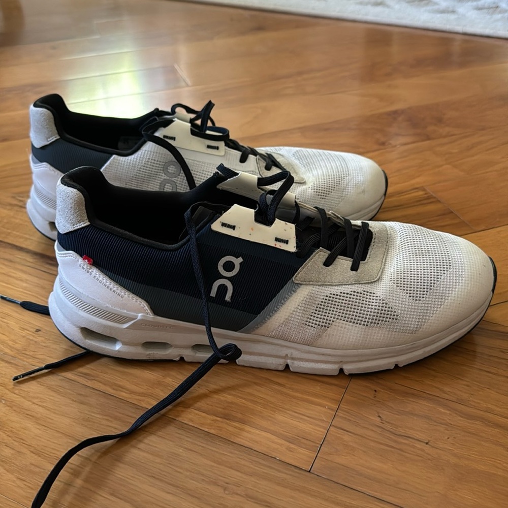 On Cloud mens sz 10